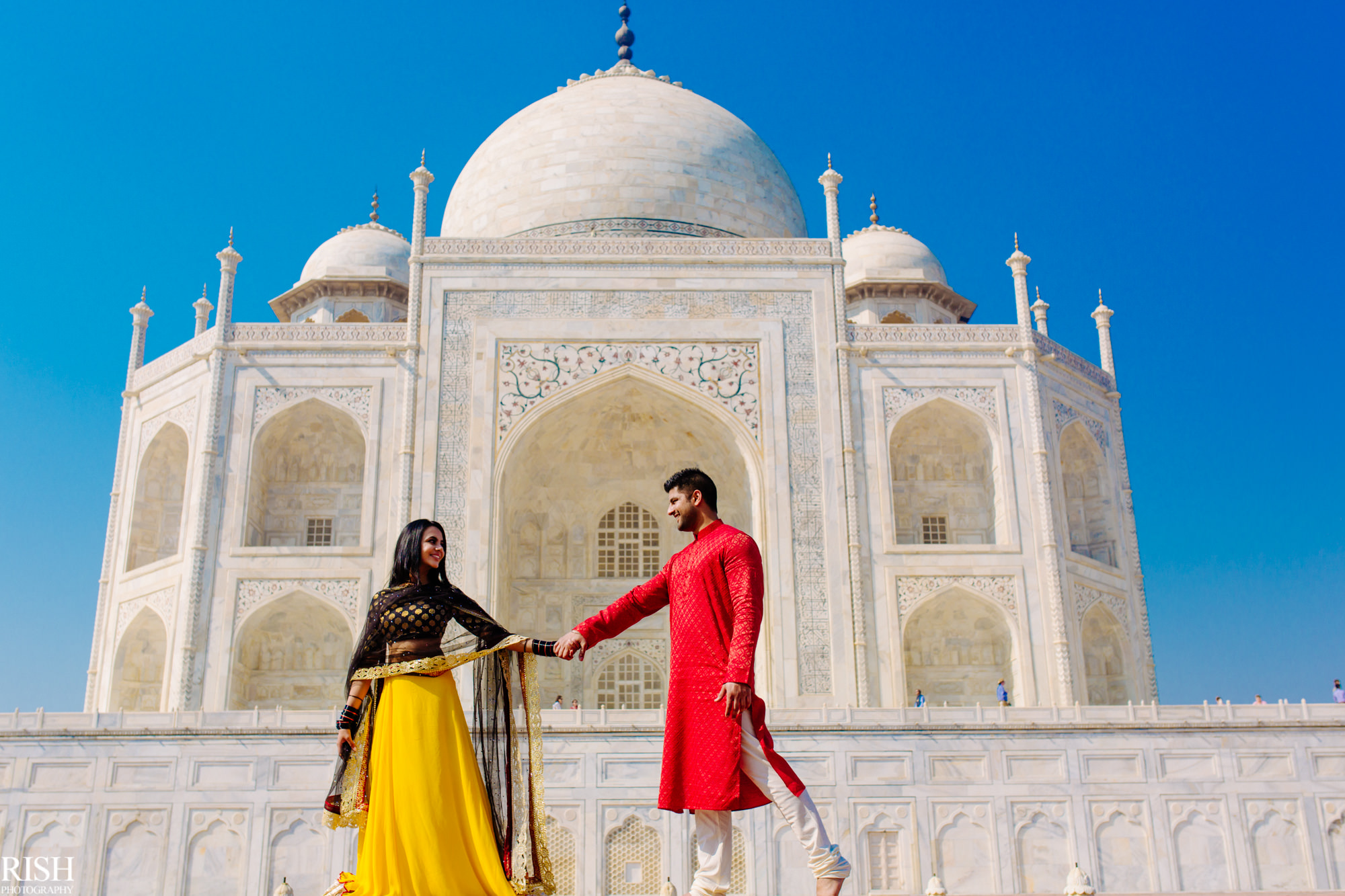 Taj Mahal Pre Wedding By Best Candid Wedding Photographer in India Delhi NCR