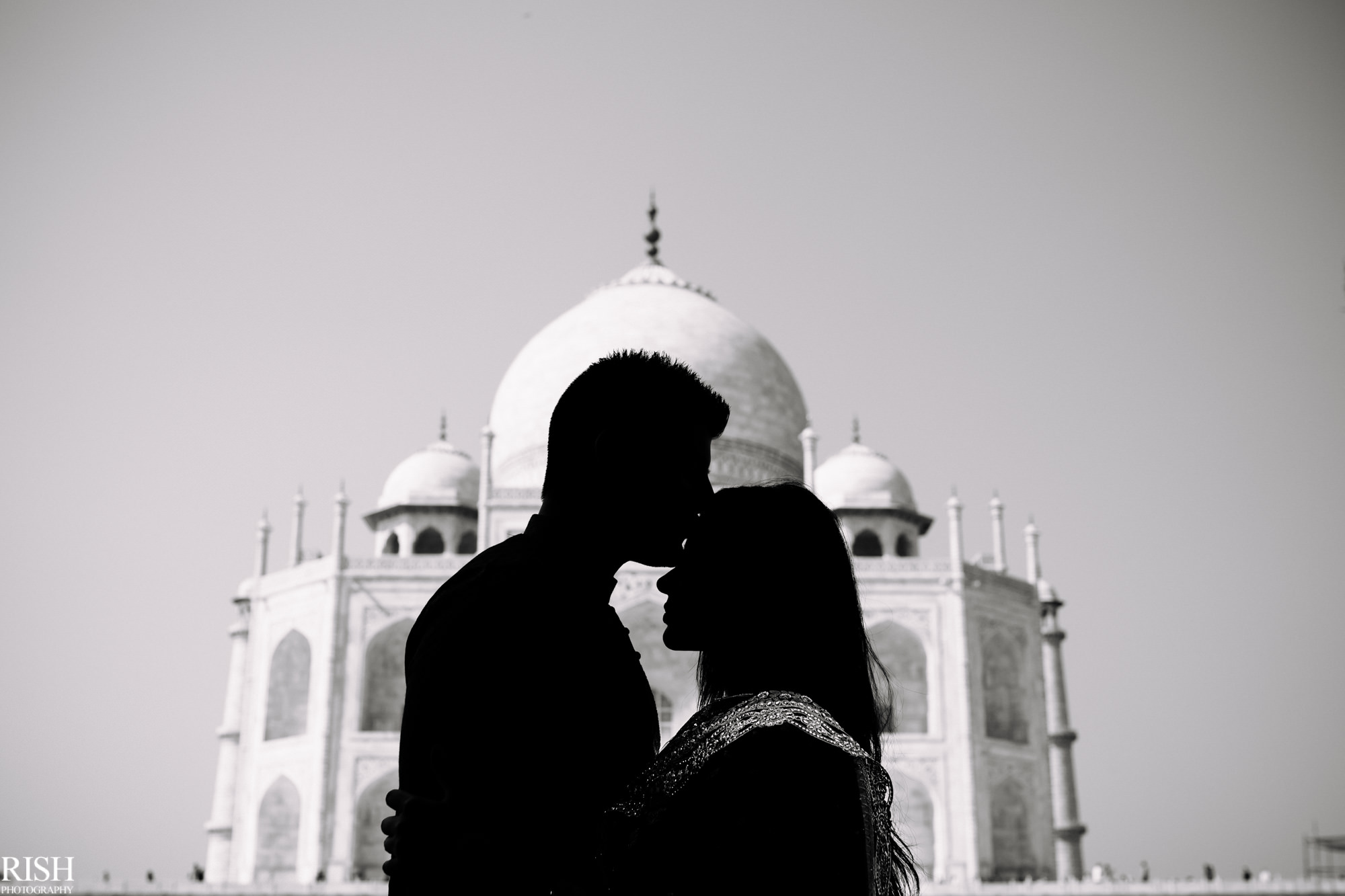 Taj Mahal Pre Wedding By Best Candid Wedding Photographer in India Delhi NCR