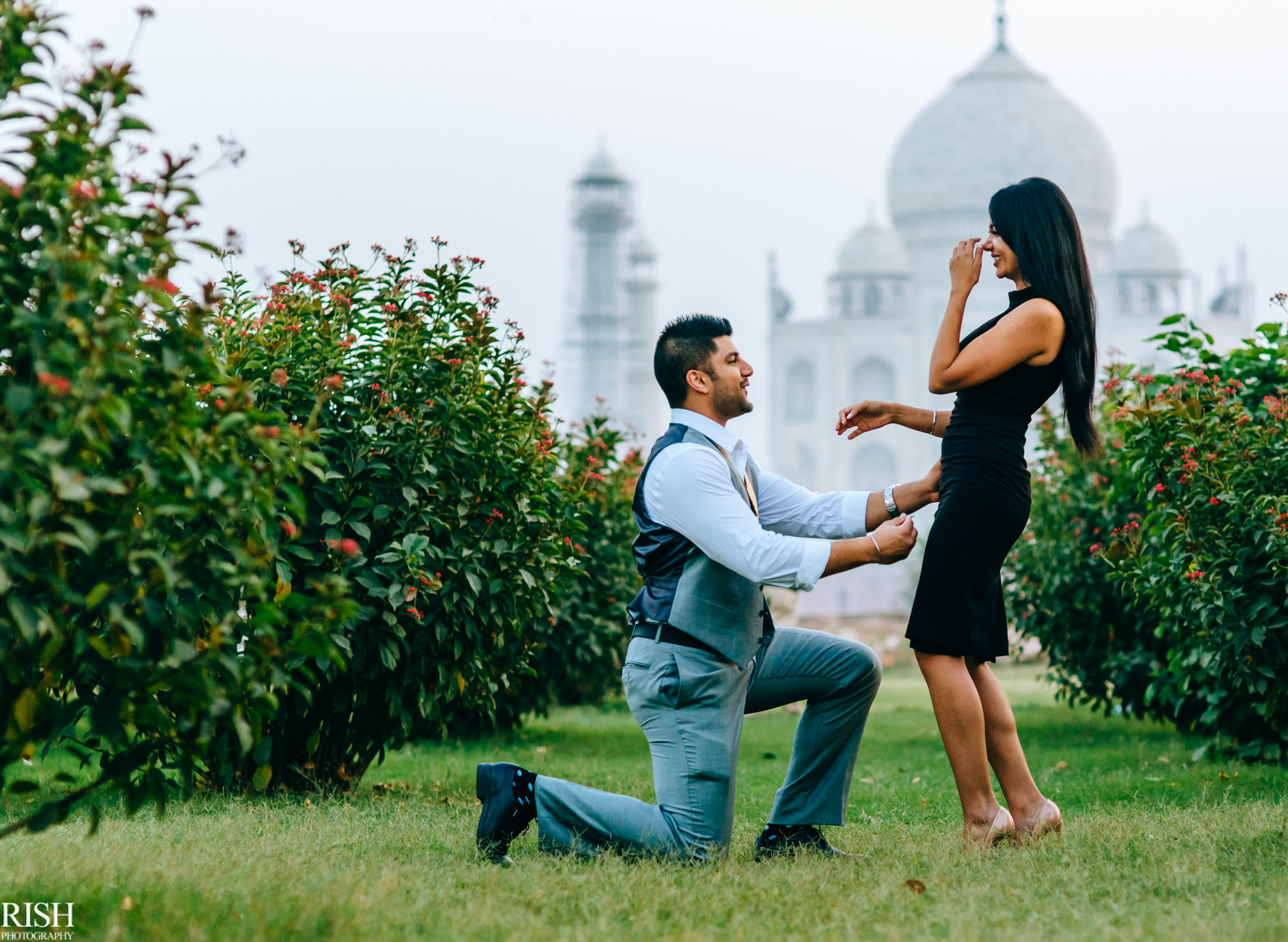 Taj Mahal Pre Wedding By Best Candid Wedding Photographer in India Delhi NCR