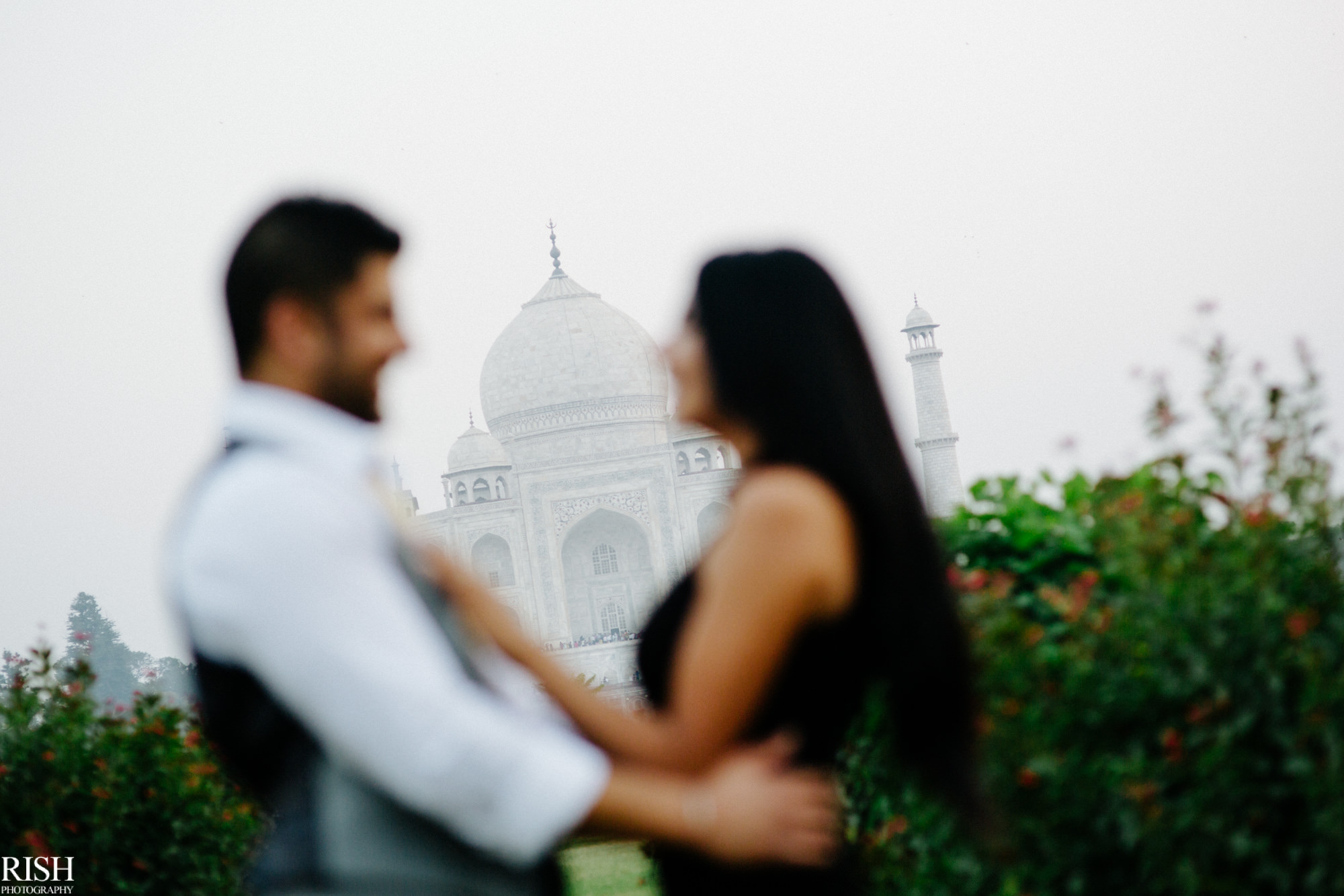 Taj Mahal Pre Wedding By Best Candid Wedding Photographer in India Delhi NCR