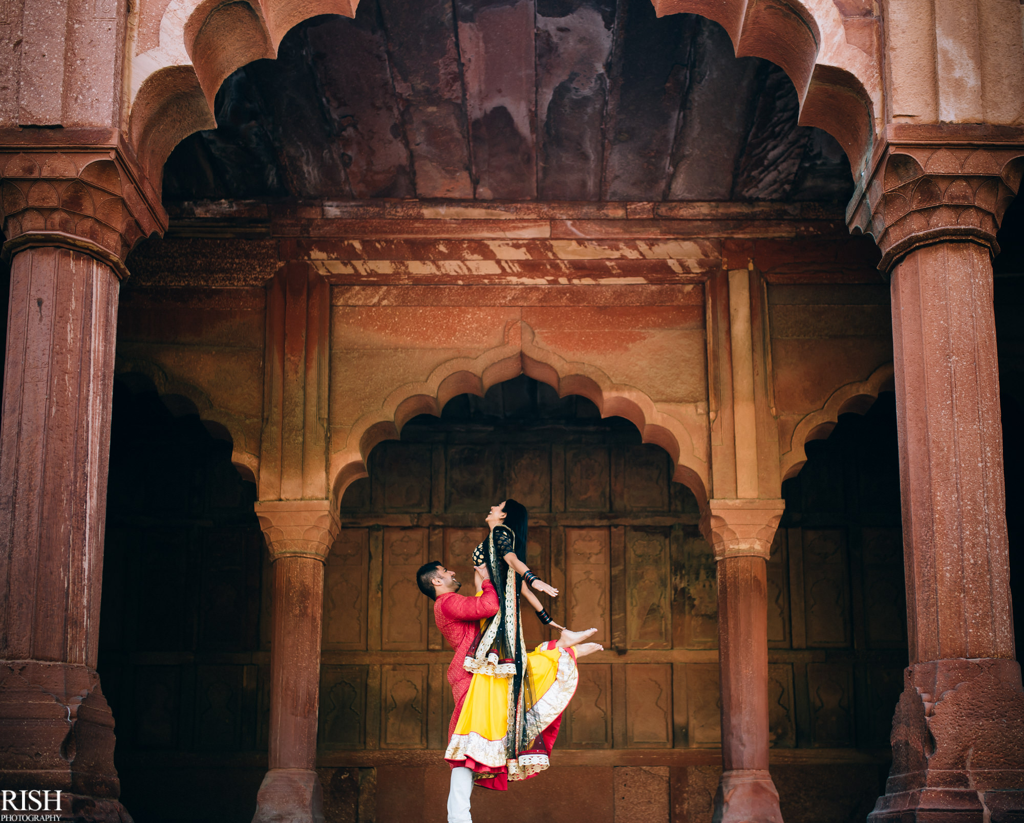 Taj Mahal Pre Wedding By Best Candid Wedding Photographer in India Delhi NCR