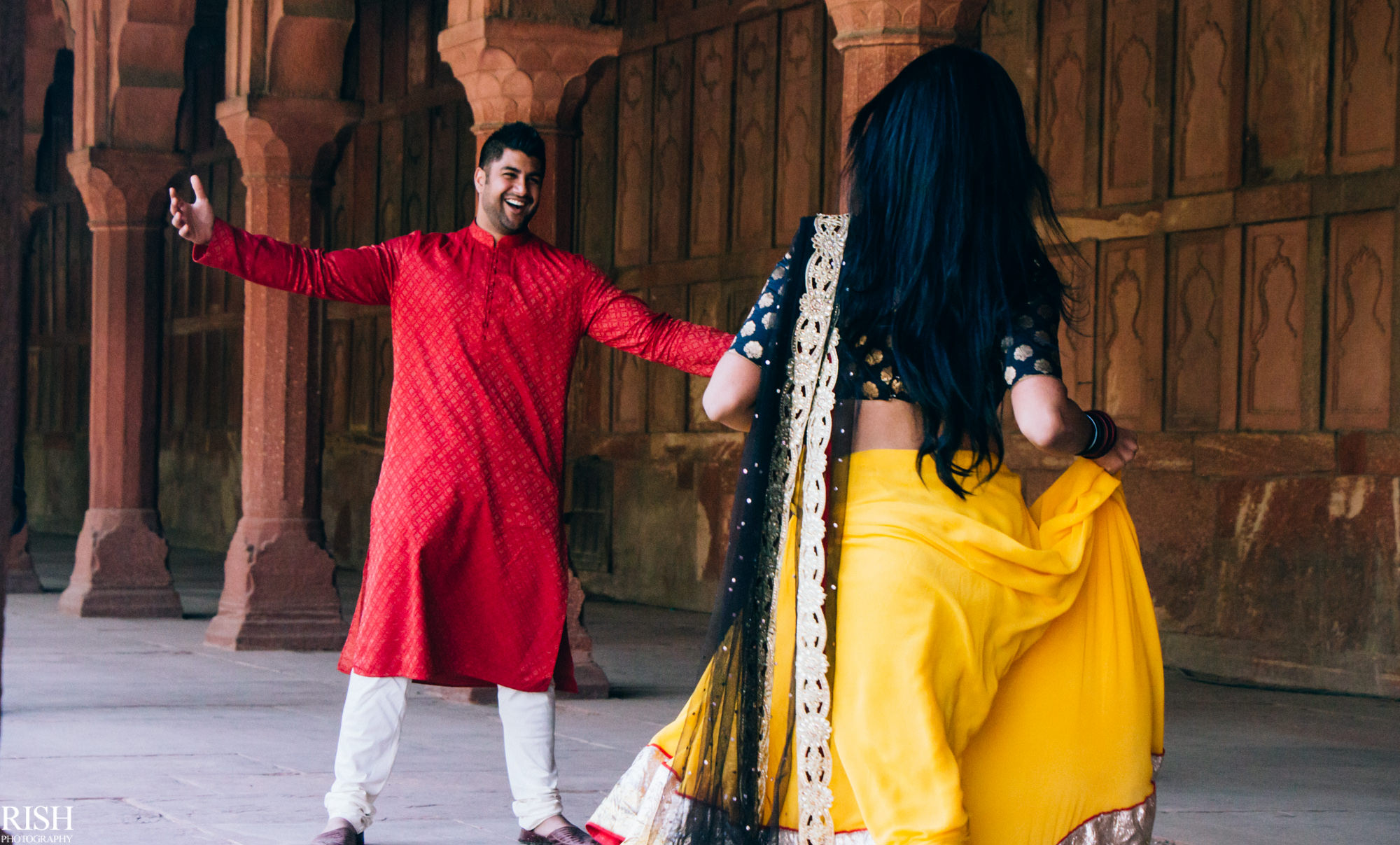 Taj Mahal Pre Wedding By Best Candid Wedding Photographer in India Delhi NCR