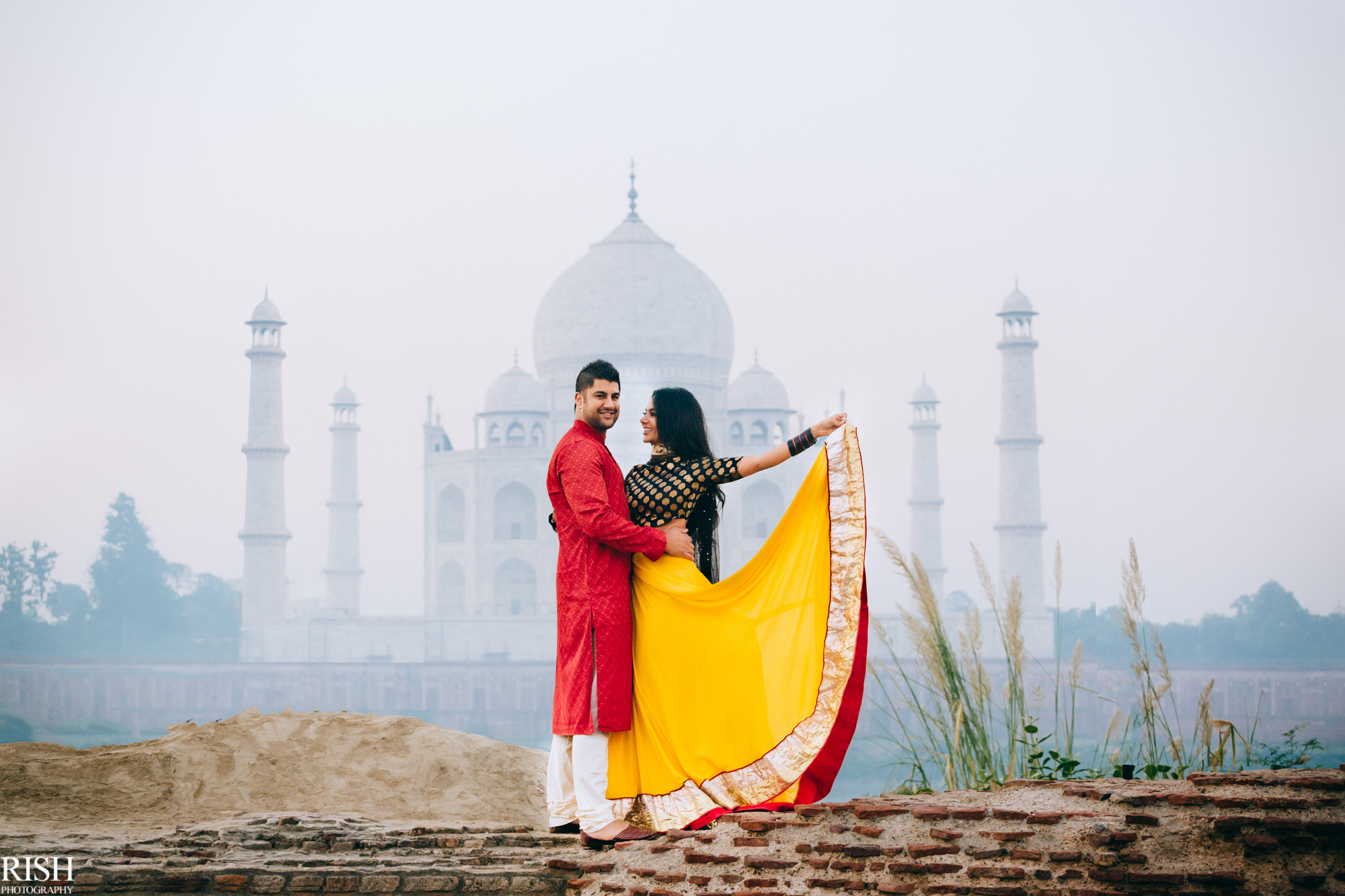 Taj Mahal Pre Wedding By Best Candid Wedding Photographer in India Delhi NCR