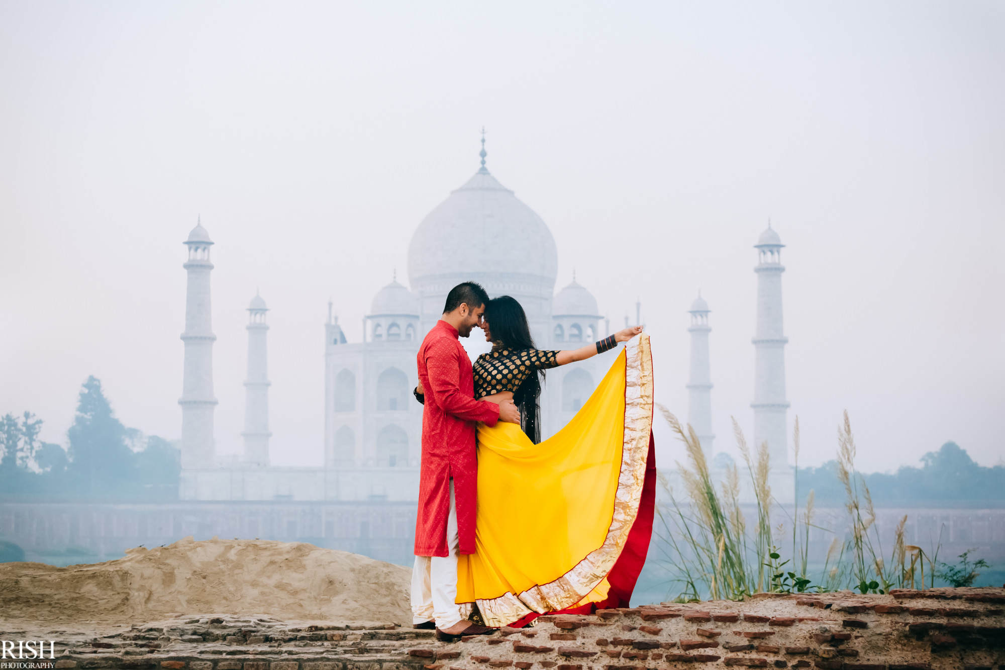 Taj Mahal Pre Wedding By Best Candid Wedding Photographer in India Delhi NCR