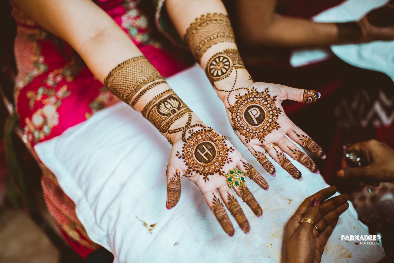 Modern Mehndi Designs That Are Trending In 21 Rish Agarwal Best Candid Wedding Photographer Delhi India