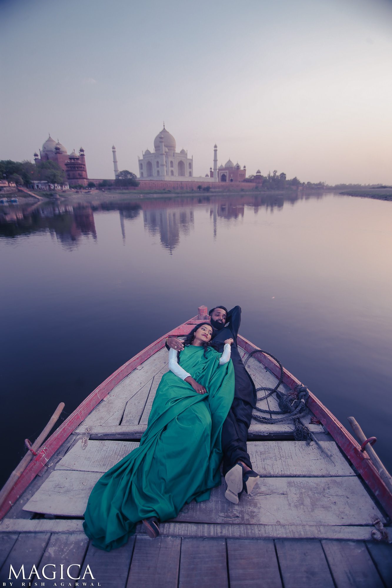 Taj Mahal Pre Wedding By Best Candid Wedding Photographer in India New Delhi