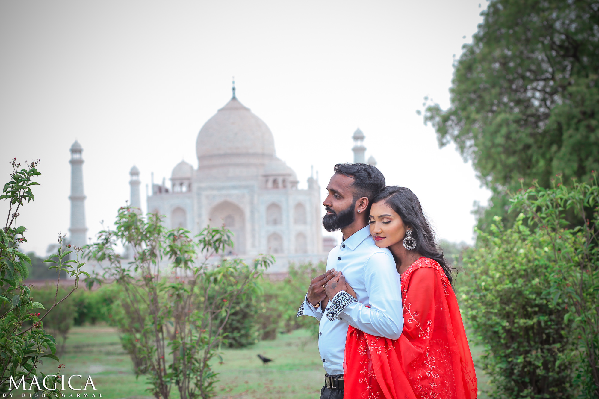 Taj Mahal Pre Wedding By Best Candid Wedding Photographer in India New Delhi