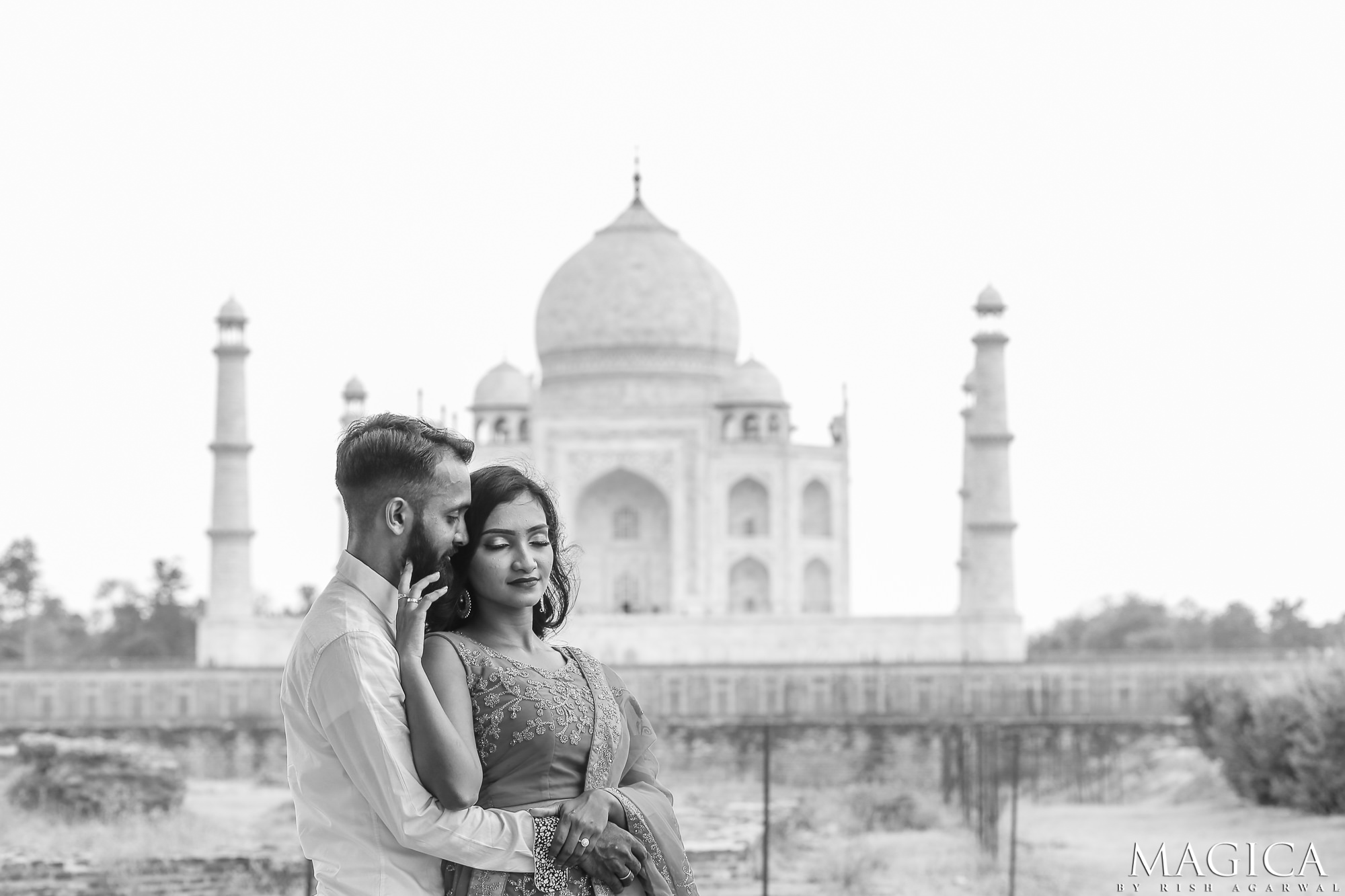 Taj Mahal Pre Wedding By Best Candid Wedding Photographer in India New Delhi