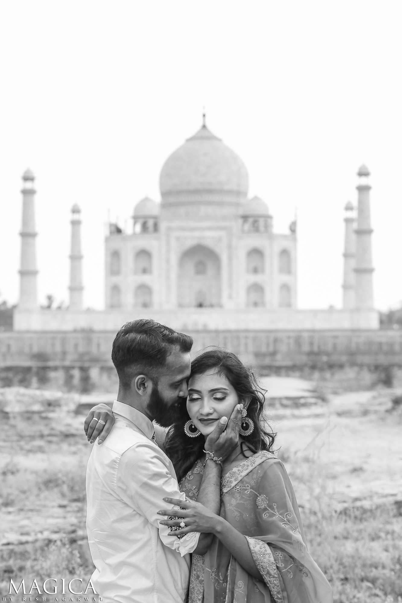 Taj Mahal Pre Wedding By Best Candid Wedding Photographer in India New Delhi