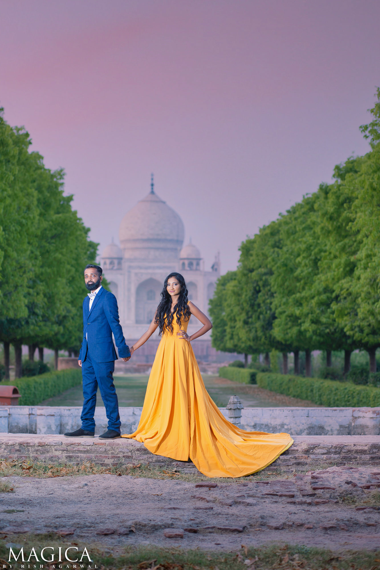 Taj Mahal Pre Wedding By Best Candid Wedding Photographer in India New Delhi