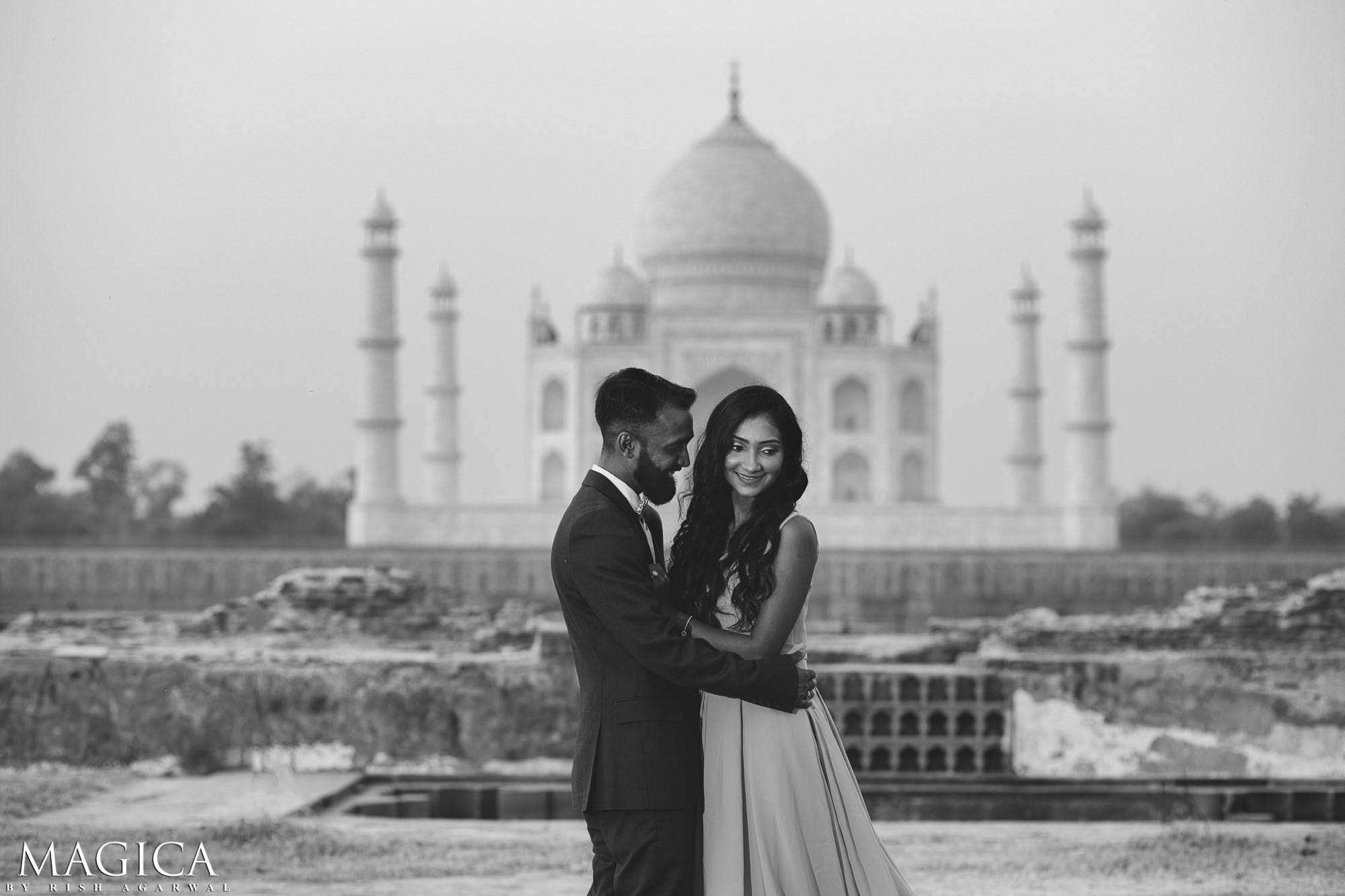 Taj Mahal Pre Wedding By Best Candid Wedding Photographer in India New Delhi