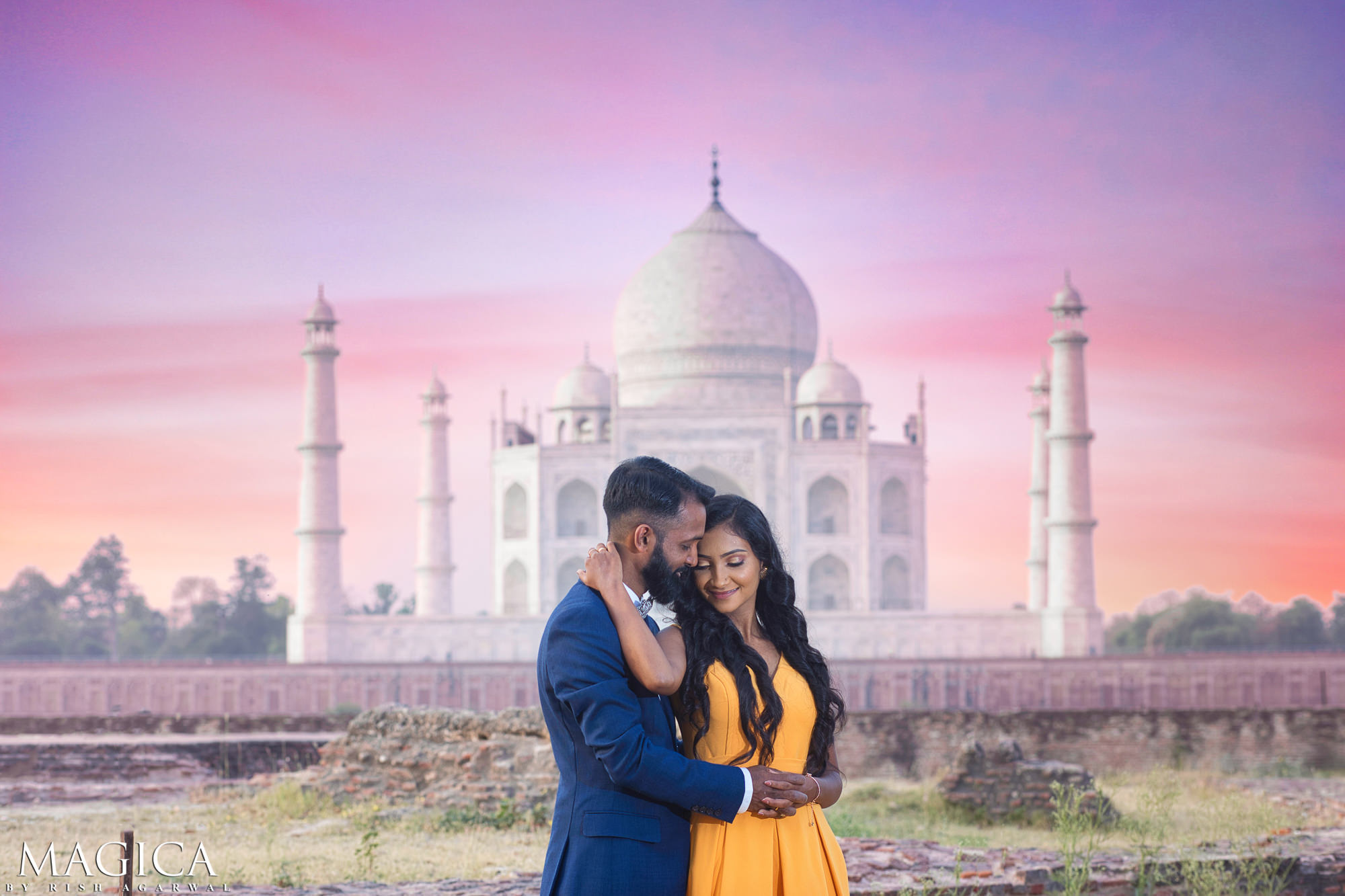 Taj Mahal Pre Wedding By Best Candid Wedding Photographer in India New Delhi