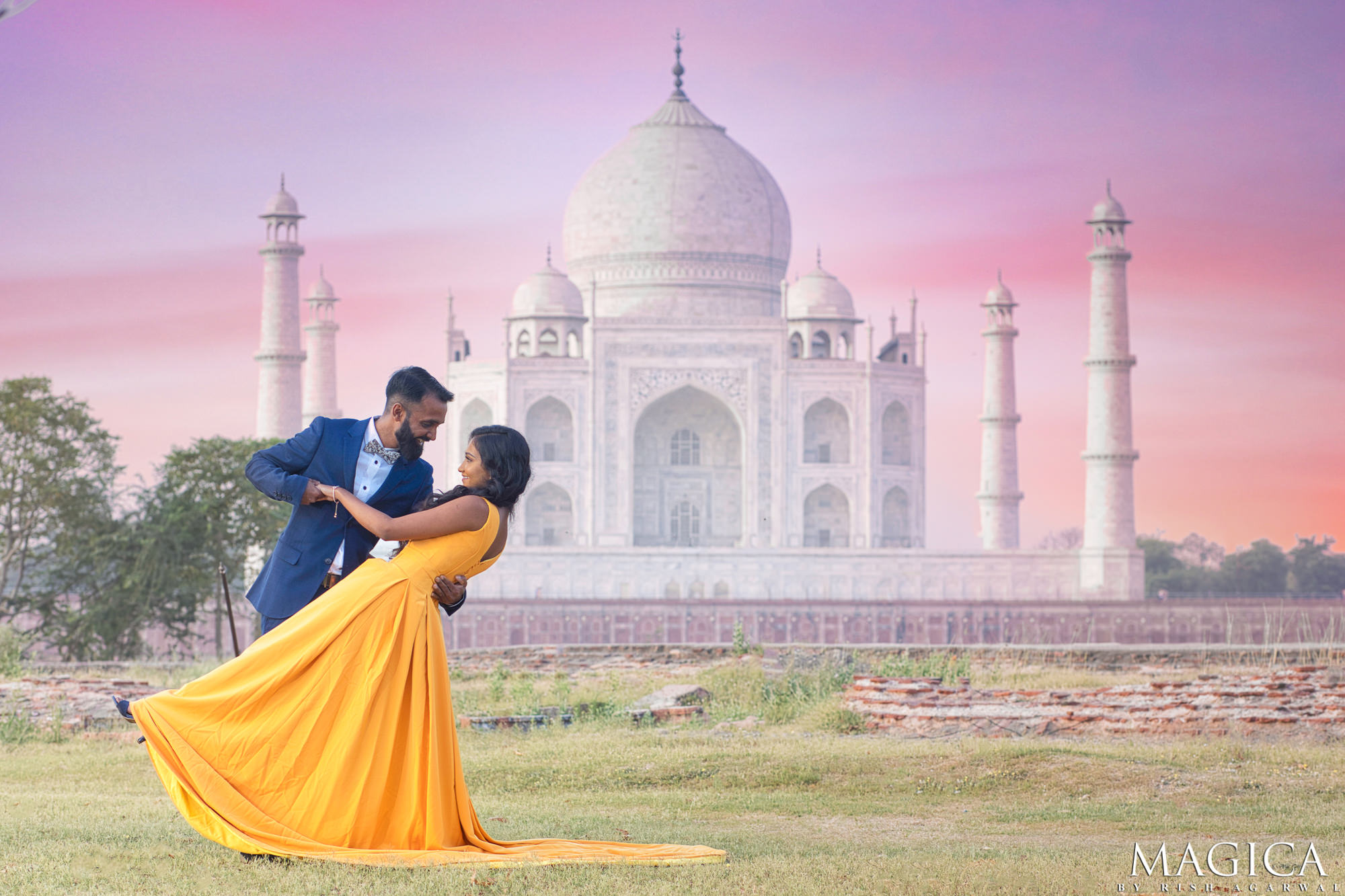 Taj Mahal Pre Wedding By Best Candid Wedding Photographer in India New Delhi